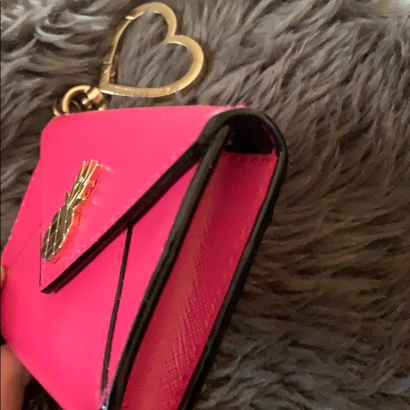 Victoria’s Secret - Picture 3 of 8